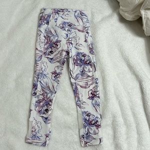 Calia cropped leggings xs, like new, white is bright, purple-blueish floral